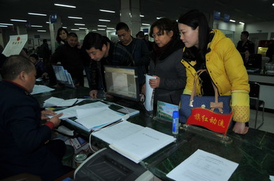 市工商局頒發(fā)首份新版營業(yè)執(zhí)照，工商服務(wù)咨詢?nèi)嫔?>
</a>
<div   id=